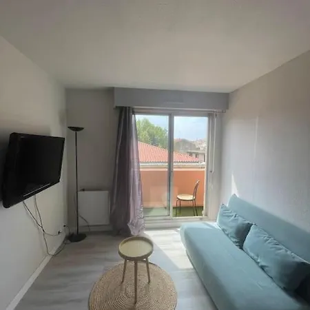 Cosy Vers Gare Apartament